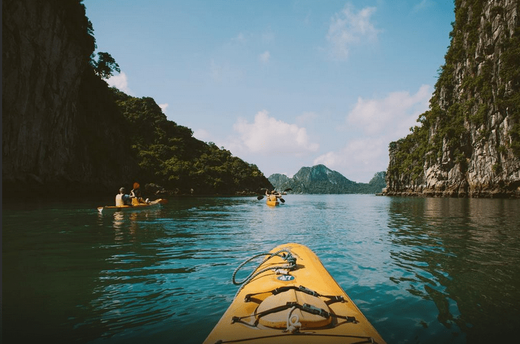 Kayaking-in-Halong-bay