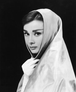audrey-hepburn-audrey-hepburn-21766554-1300-1573